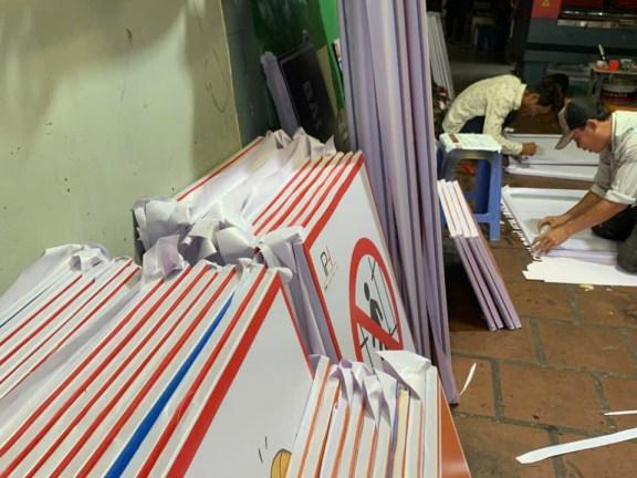 thi công biển hiệu quảng cáo Hiflex đi các huyện BRVT